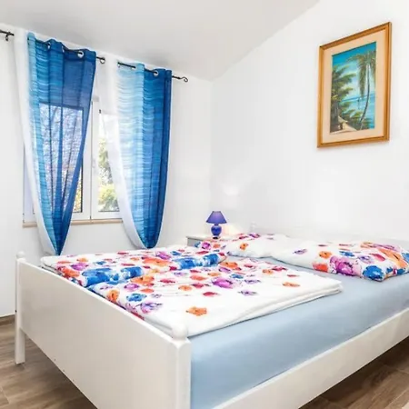 Ketty By Guide Vila *