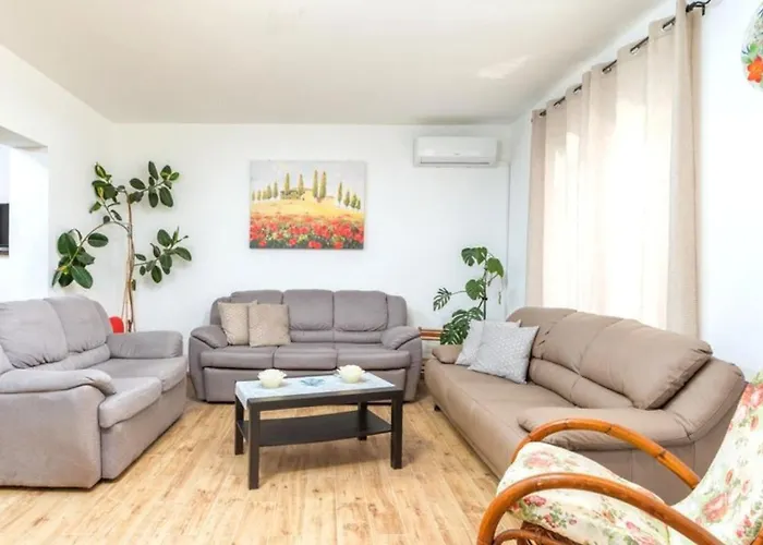 Ketty By Guide Vila *